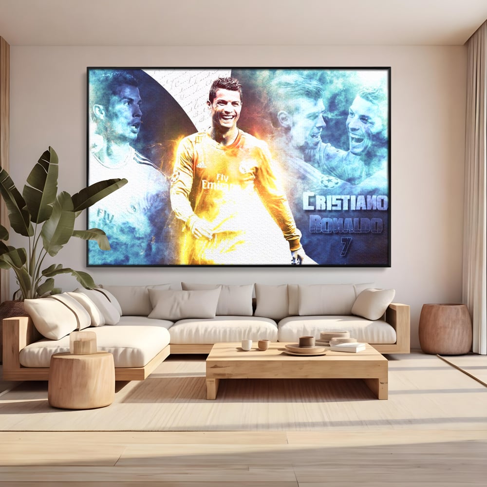 Tablou canvas cu tablou canvas cu cristiano ronaldo, in rama de aluminiu negru, pe perete intr-un living
